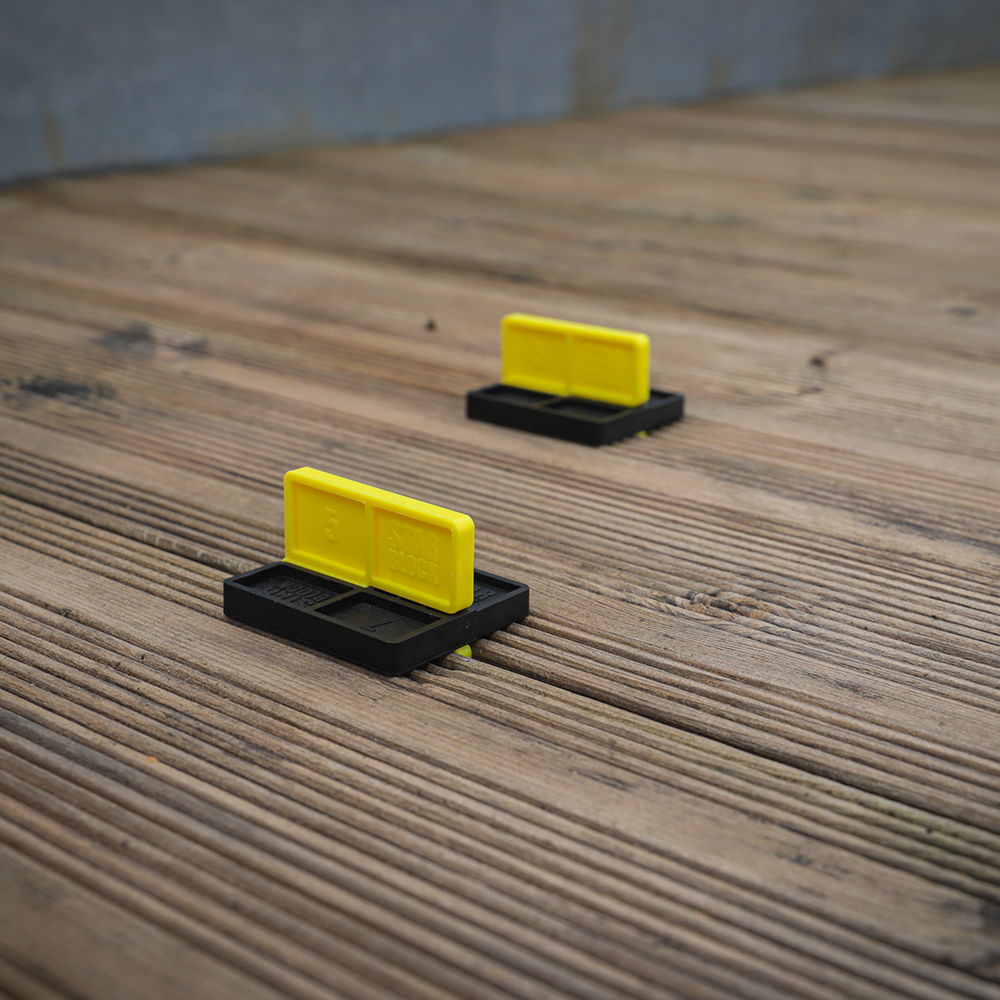 espaceur-lames-terrasse-4-a-7mm-8-pieces-starblock-ambiance-pose